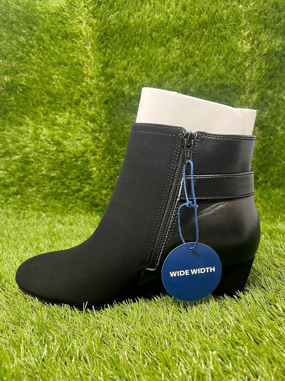 White Mountain Women's 7.5W Chaise Black Booties